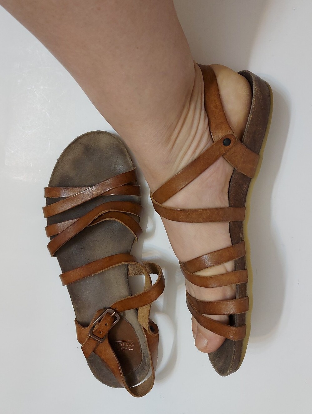 FRED DE LABRETONIER Women's Brown Strappy Leather Sandals